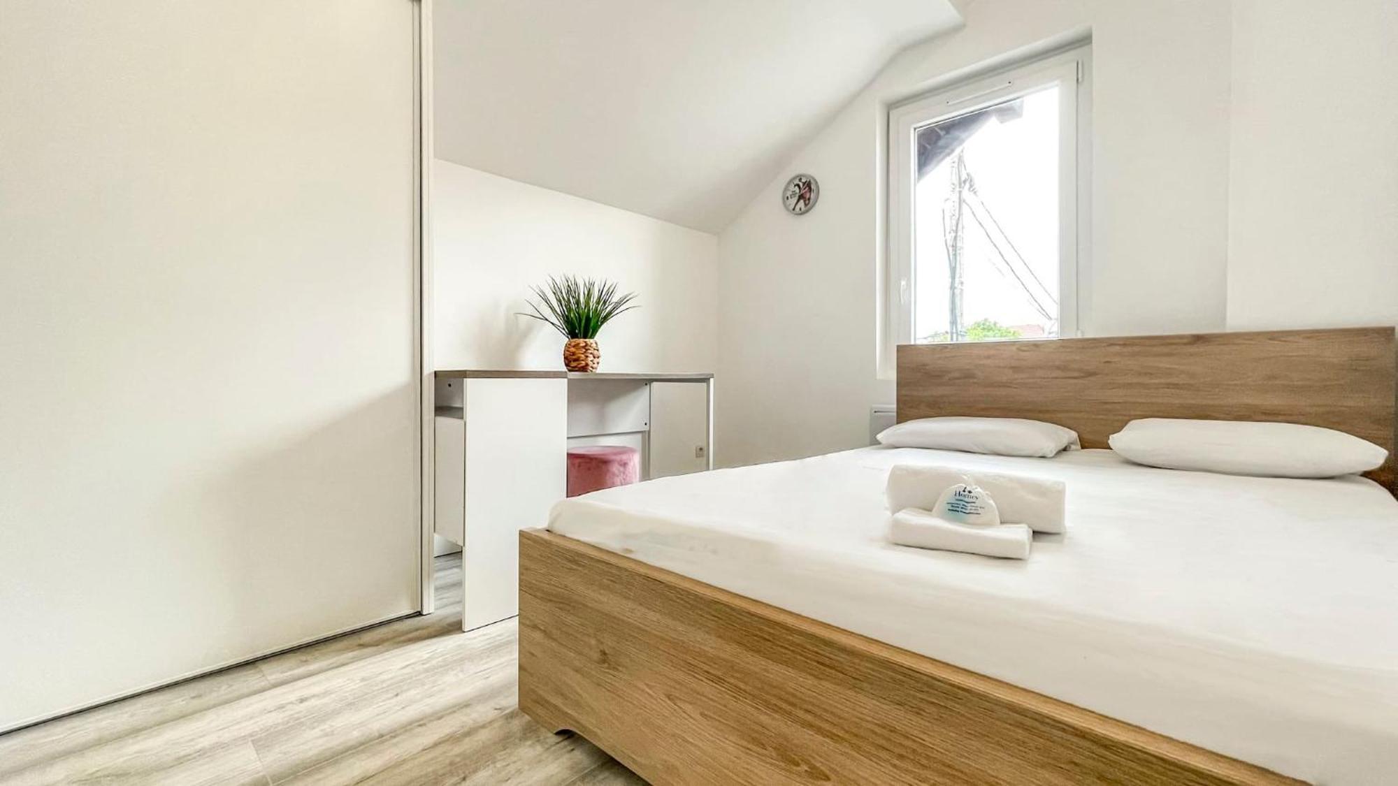 Homey Sakine- Proche Centre- Netflix- Wifi Cluses Kültér fotó